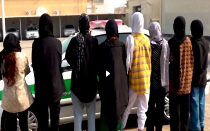 دستگیری تیم ساماندهی شده کشف حجاب در قم دستگیری تیم ساماندهی شده کشف حجاب در قم